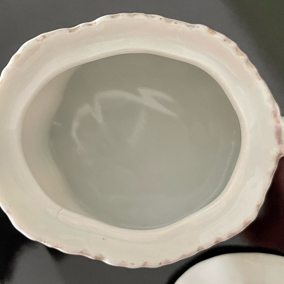 VINTAGE, DAINTY & DELICATE, WHITE PITCHER WITH SOFT PURPLE & GREEN FLORAL DESIGN - Picture 9 of 11